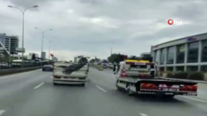 E-5’te yola karton saçarak ilerleyen kamyonet kamerada