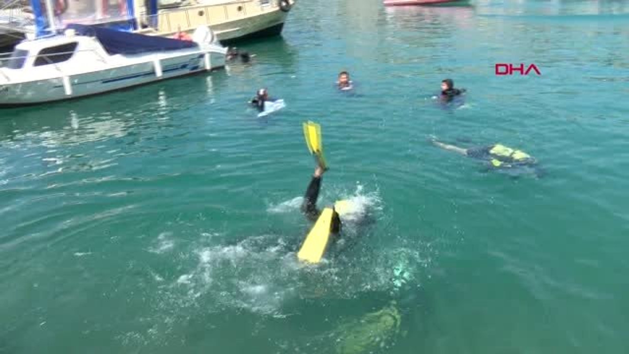 Antalya'da Deniz Dibinde Temizlik