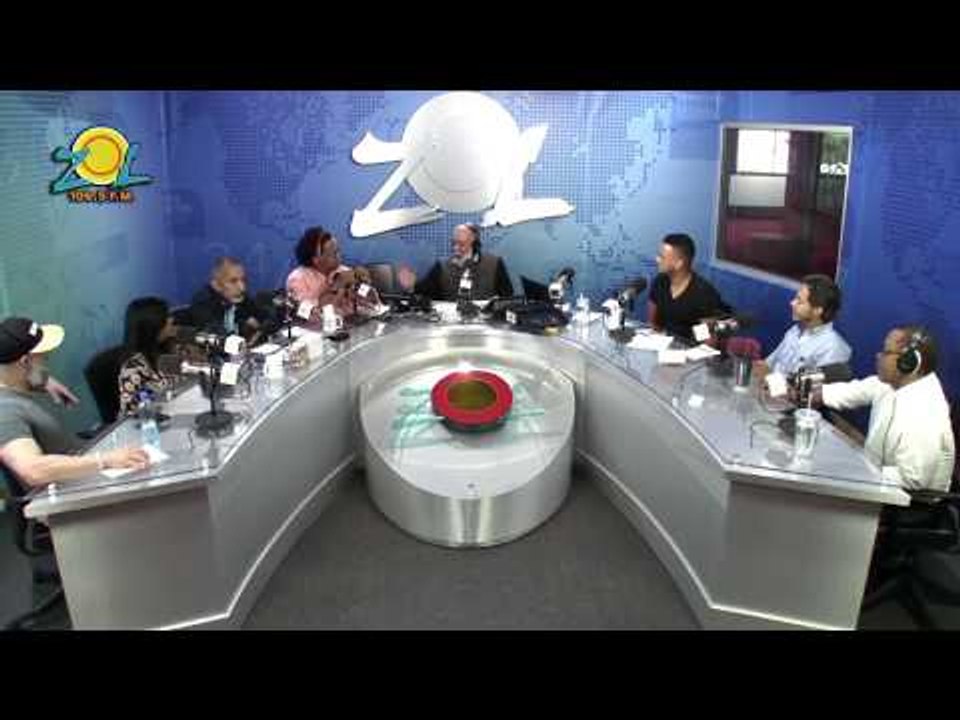 Jochy Santos y el staff lista de la gran cantid...