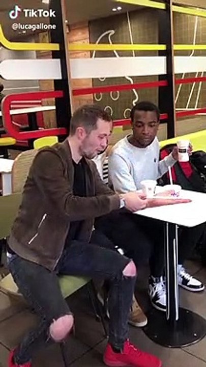 Tour de magie avec une paille