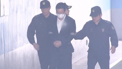 윤중천 구속영장심사 종료..."모든 혐의 부인" / YTN