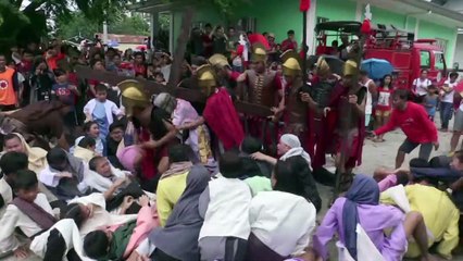 Vendredi saint, jour de crucifixion pour des fidèles philippins