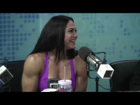 Jessica Reyes Padilla muestra sus músculos en cabina de Elmismogolpe