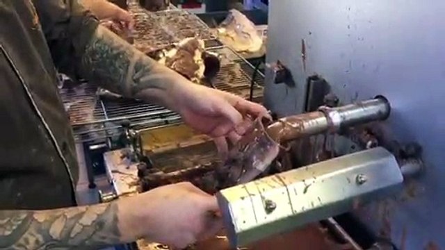 Fabrication des oeufs et des lapins de Pâques à la chocolaterie Dumay, à Metz