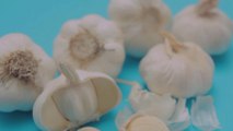 What's the Difference Between Fresh Garlic, Jarred Garlic, Garlic Powder, and Garlic Salt?