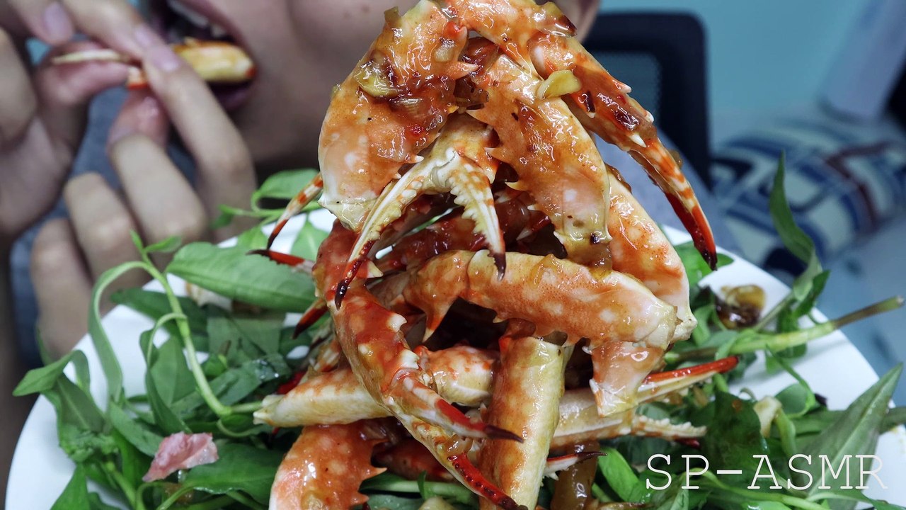 ASMR TAMARIND CRAB LEGS (EXTREME CRUNCHY SOUNDS) WHISPERING TO YOUR EAR | STEVEN PHAN ASMR KING