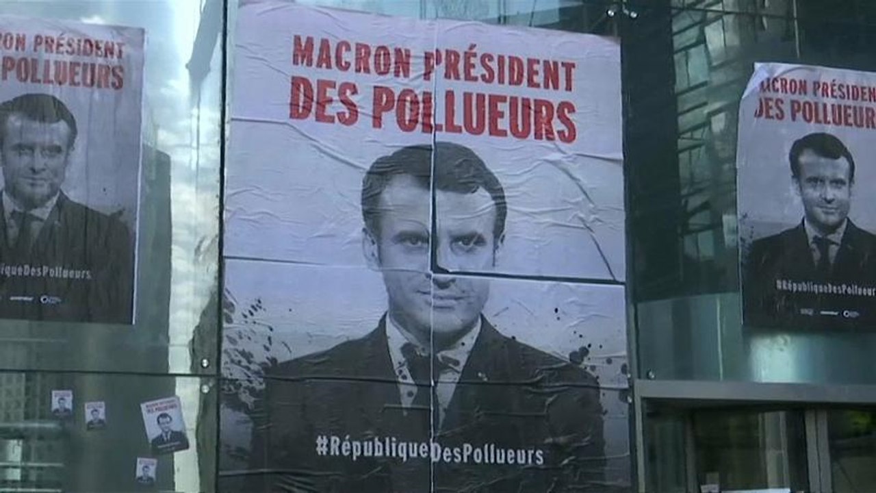 Klimaaktivisten blockieren Unternehmen in La Defense