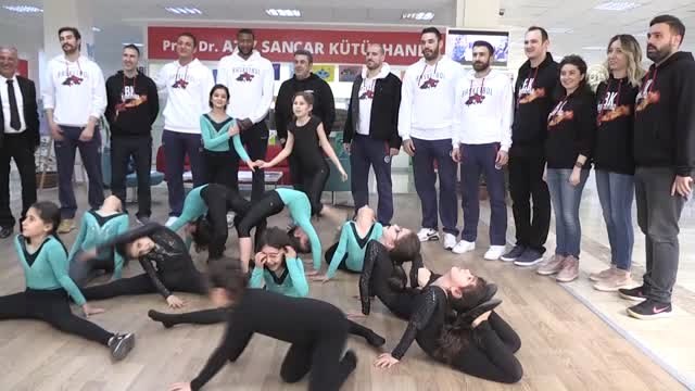 Bahçeşehir Koleji'nin Basketbolcuları, Sınır Köyünde Öğrencilerle Buluştu