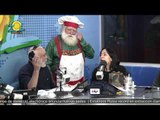 Santa Claus le trae chocolate a Jochy, dos santas juntos en Elmismogolpe