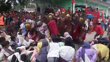 Cientos de filipinos se flagelan y crucifican en Viernes Santo