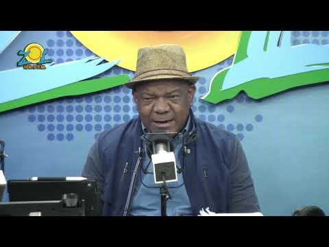 Julio Martìnez Pozo comenta juego de basketball entre Dominicana vs Venezuela