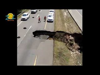Osiris de Leon informa sobre hundimiento de tierra  en autopista Duarte próximo al Aeropuerto Cibao