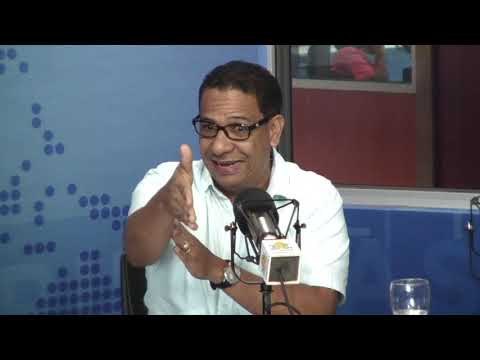 Pedro Jimenez comenta dos artículos periodístico que tratan la crisis de Venezuela