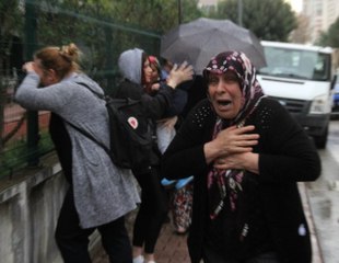 Kızının Cesedi Başındaki Ağıdı Yürekleri Yaktı