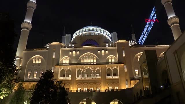 İstanbul- Berat Kandili'nde Camiler Doldu Taştı