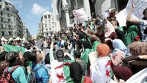 مظاهرات الجمعة التاسعة بالجزائر تتمسك برحيل جميع رموز النظام