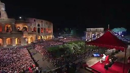 Papa Francisco participa de cerimônia da Via Crucis