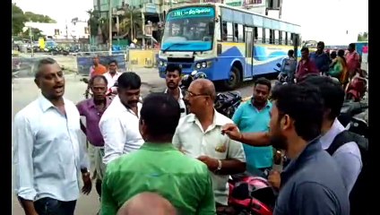 குடிபோதையில் ஹோட்டலில் சாப்பிட்டு விட்டு பண தர மறுத்த வனத்துறையினர்-வீடியோ