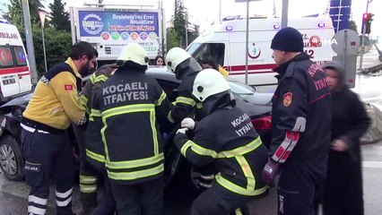 Otomobil ile tır kavşakta çarpıştı: 1’i çocuk 4 yaralı