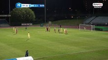 Coup franc repoussé par le poteau!