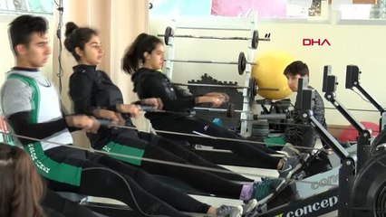 Kocaeli Kürek Kulübü İçin Evini ve Otomobilini Sattı