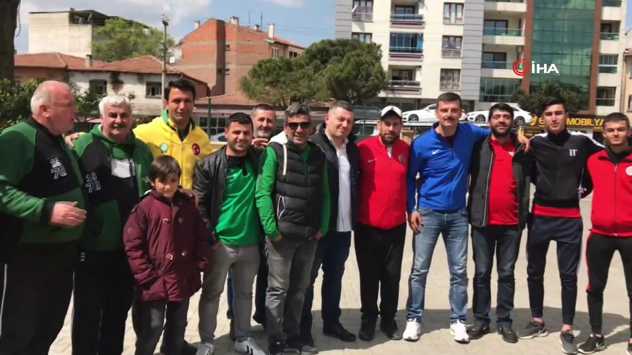 Akhisarspor taraftarından Antalyalı taraftarlara pideli köfte ikramı