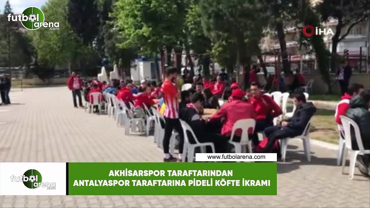 Akhisarspor taraftarından Antalyalı taraftarlara pideli köfte ikramı
