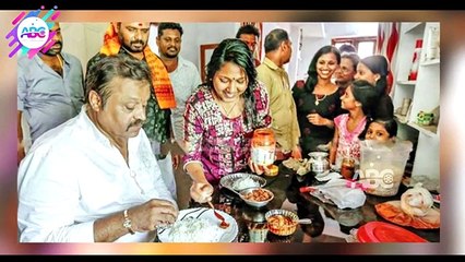 വീടുകൾ തോറും കയറി ചാളക്കറിയും ചോറും വാരി കഴിക്കുന്ന സ്ഥാനാർത്ഥിയുടെ അണ്ണാക്കിൽ മീൻ കൊടുത്ത പണി