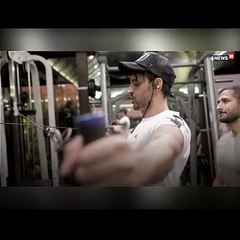 गहरी चोटों के बावजूद जिम में आखिर क्यों पसीना बहा रहे हैं ऋतिक रोशन?