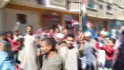 بأعلام مصر.. أهالي كرداسة  يحتفلون بالاستفتاء