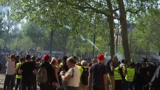 Paris: des affrontements entre manifestants et forces de l'ordre ont lieu place de la République