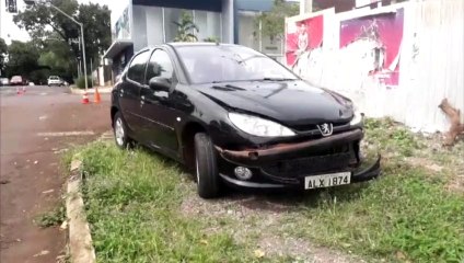 Colisão entre carro e moto deixa ferido no centro de Cascavel