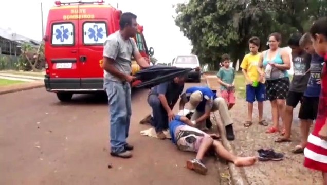 Motociclista se fere ao sofrer queda na Rua da Gávea