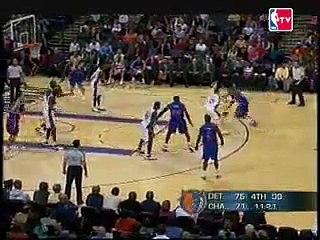 Jason Richardson find Gerald Wallace for the alley-oop