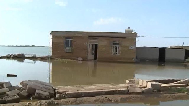 الفيضانات تجبر السلطات الإيرانية على إجلاء عشرات القرى