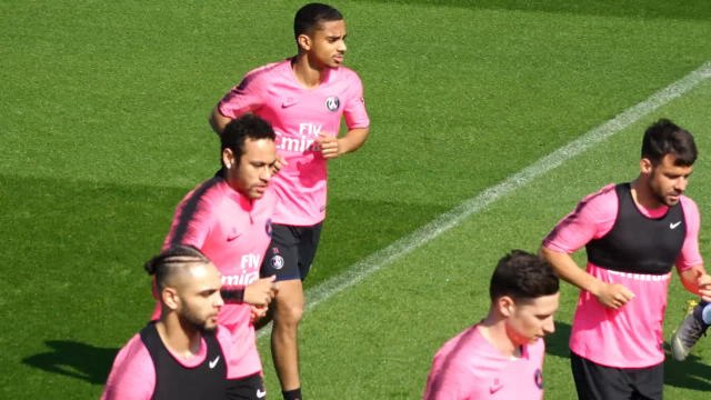 Neymar returns to PSG training