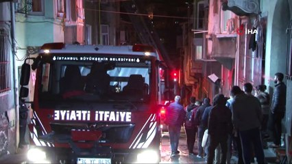 Beyoğlu’nda korkutan çatı yangını