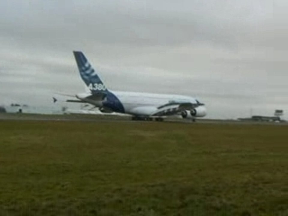 Atterrissage A380 F-WWEA à Brest