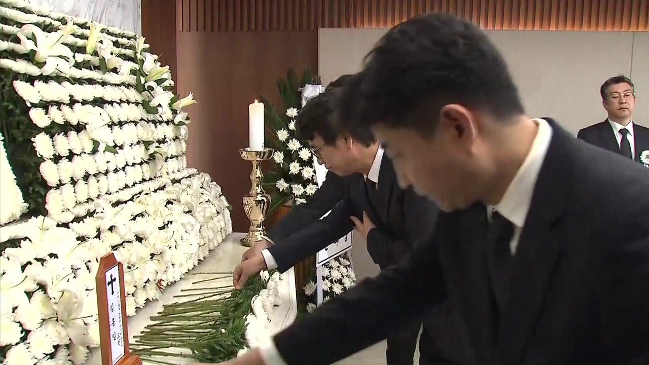 故 김홍일 前 의원 빈소 정계 인사 조문 이어져 / YTN