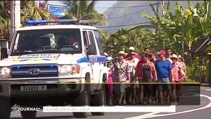 Papara : les habitants marchent pour leur 2e pharmacie