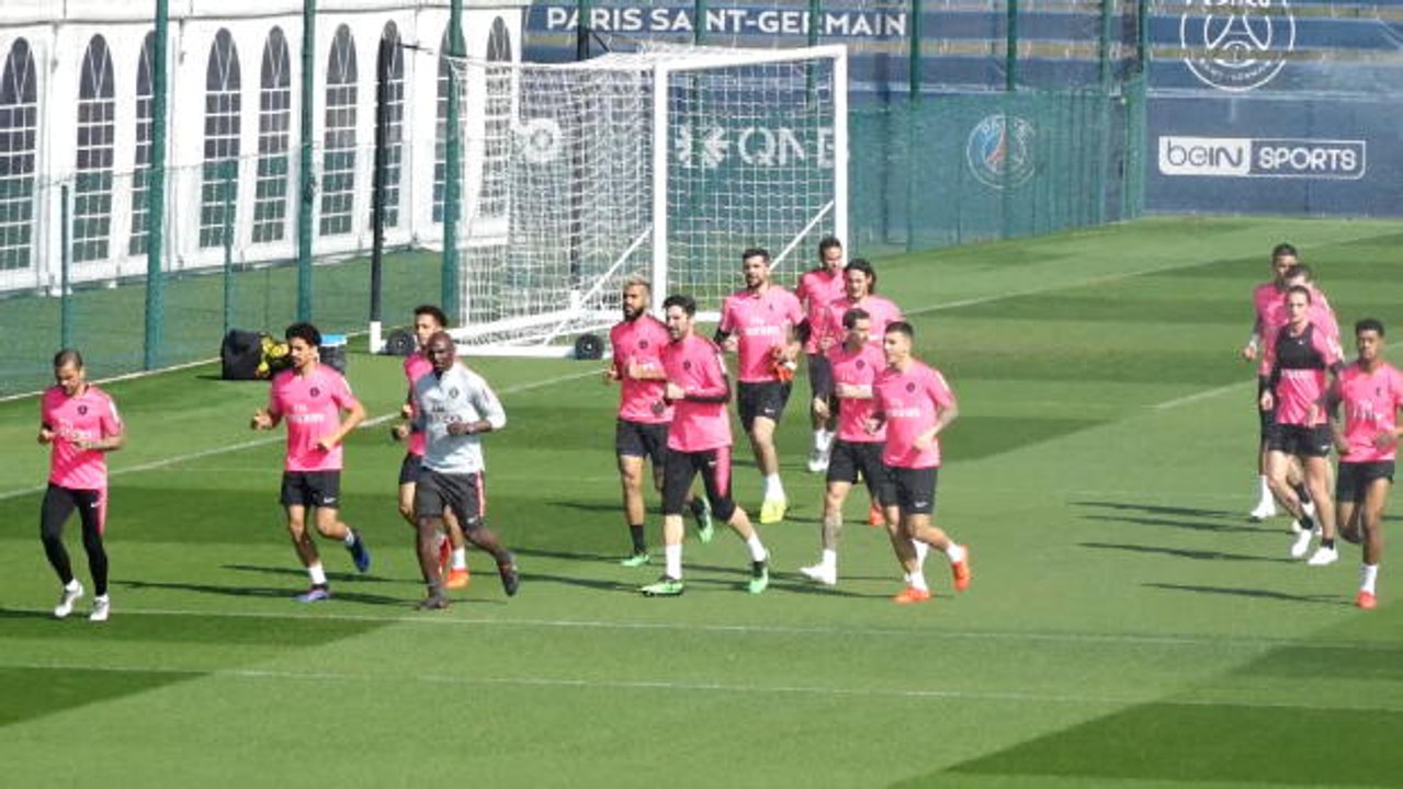 لقطة: كرة قدم: نيمار يعود الى تدريبات باريس سان جيرمان بعد تعافيه