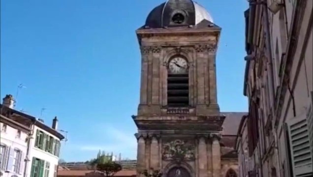 Les cloches de l'église Notre-Dame de Bar-le-Duc sonnent avant l'office de la Résurrection