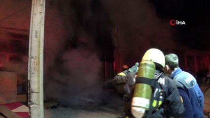 İkinci el eşya satışı yapılan iş yeri yandı