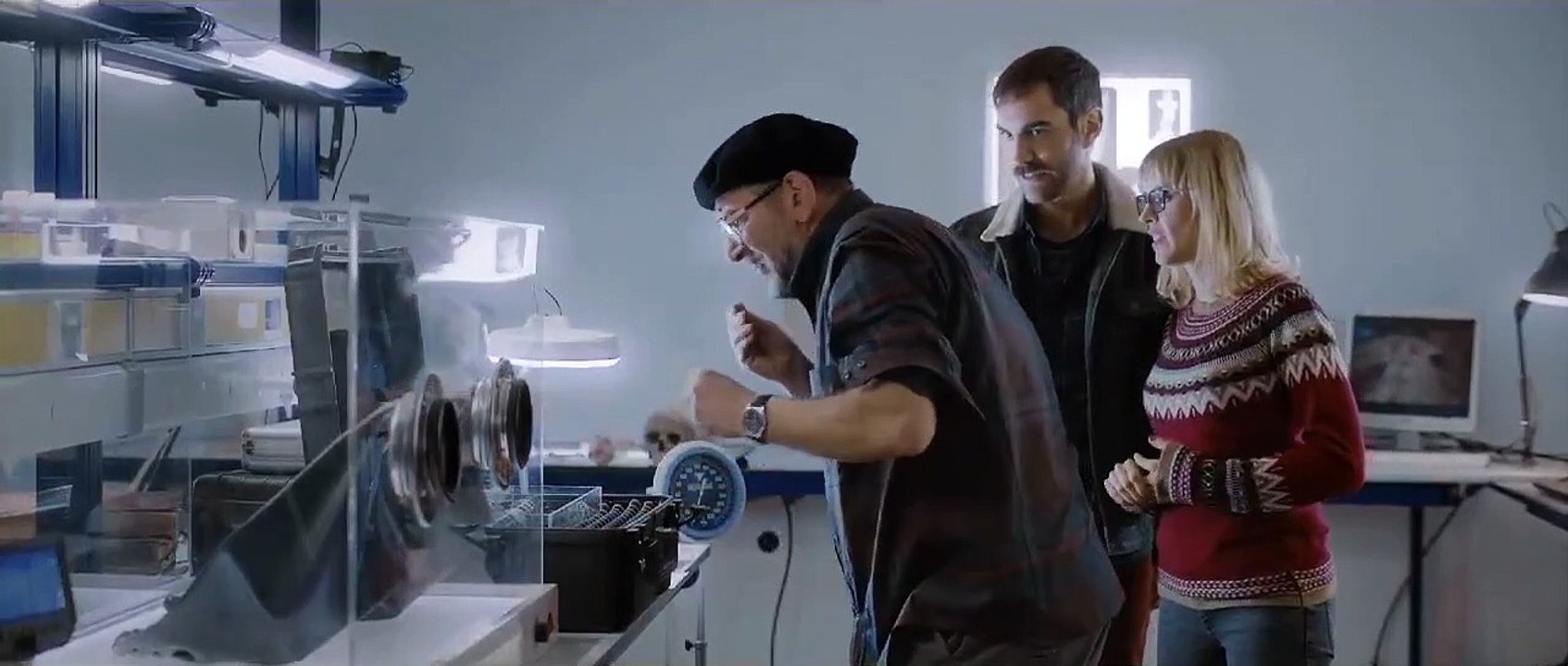 Clip de vídeo de la película "La pequeña Suiza", con Maggie Civantos, y Jon Plazaola.  Estreno 26 de abril.