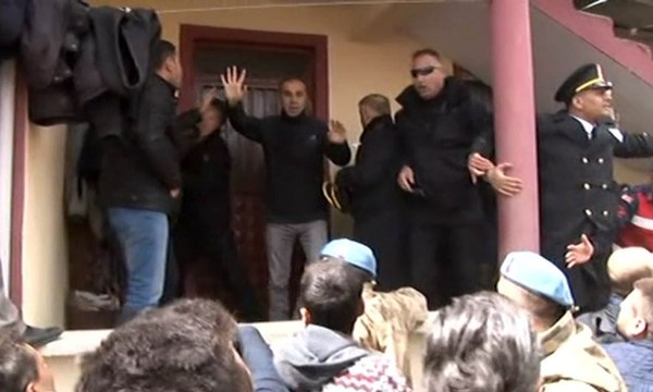 İşte CHP lideri Kemal Kılıçdaroğlu'nun götürüldüğü eve saldırı anı!