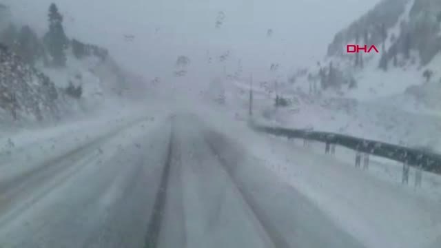 Antalya Kar, Antalya- Konya Karayolunda Ulaşımı Aksattı