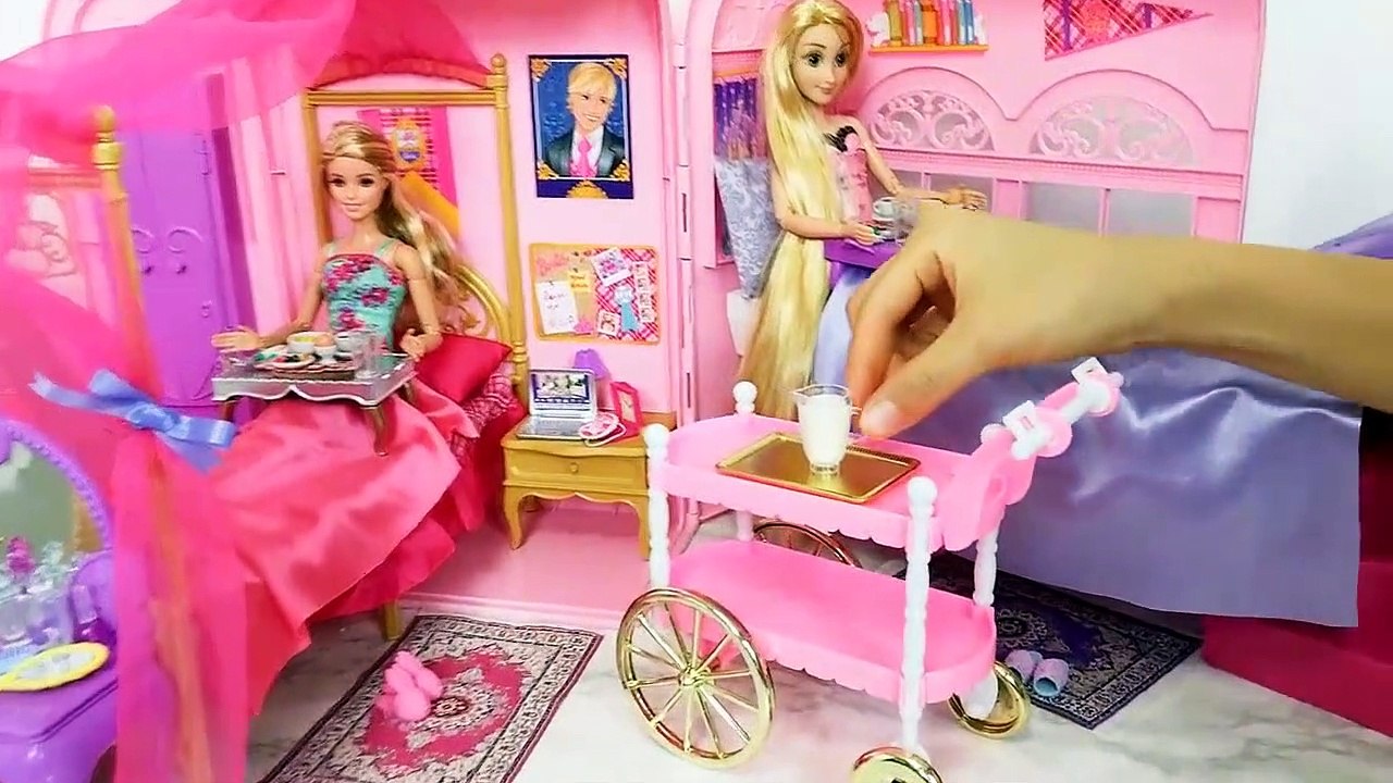 Barbie princesse Raiponce Chambre Rose Routine du Matin غرفة نوم باربي رابونزيل Barbie rosa Quarto