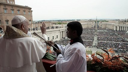 Il messaggio Pasquale del Papa "Urbi et Orbi": "Costruire ponti, non muri"