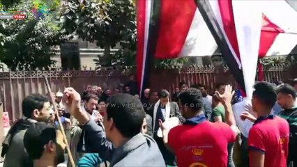 احتفال المواطنين بالمشاركة فى الاستفتاء بباب الشعرية