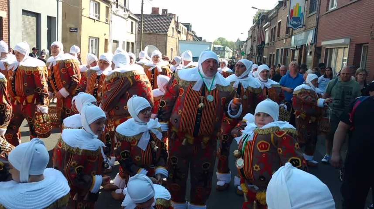 Ambiance pour la cavalcade de Quaregnon.Video Eric Ghislain
